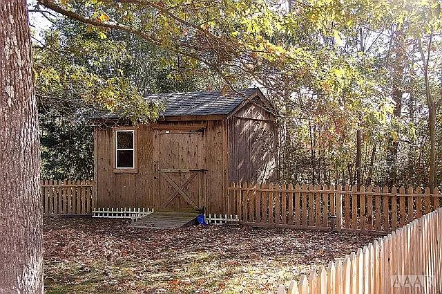 1505 Hopkins Dr — Photo 2