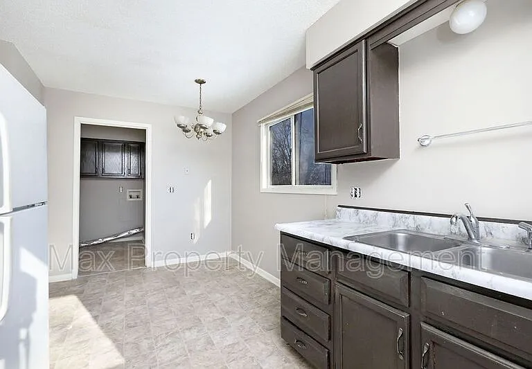 3919 SW 3rd St — Photo 11