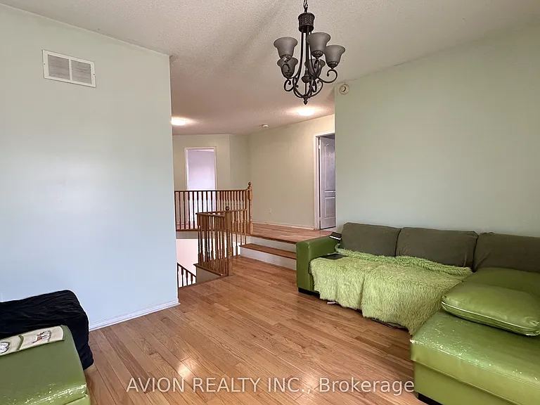 61 Crannyfield Dr — Photo 6