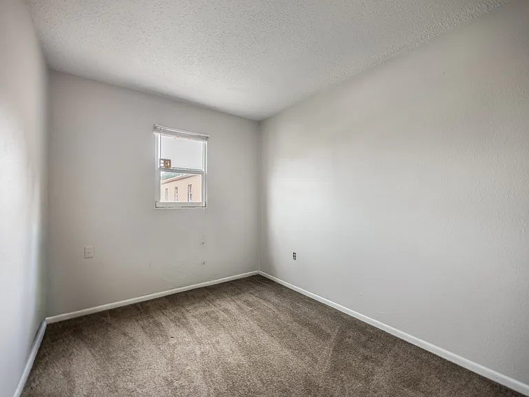 914 SW 8th Ave #11 — Photo 9