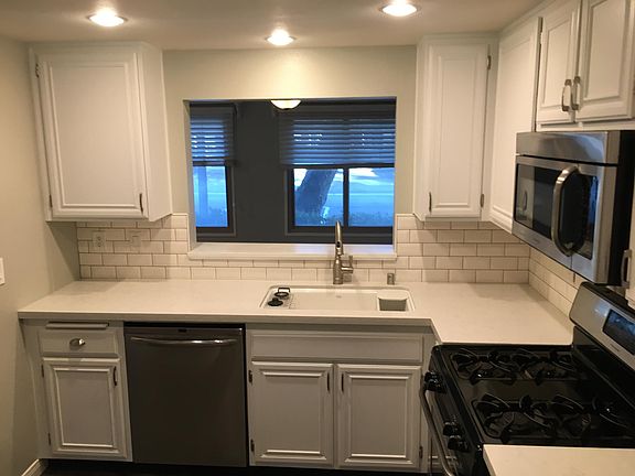 5th image of 6716 Clybourn Ave Unit 117