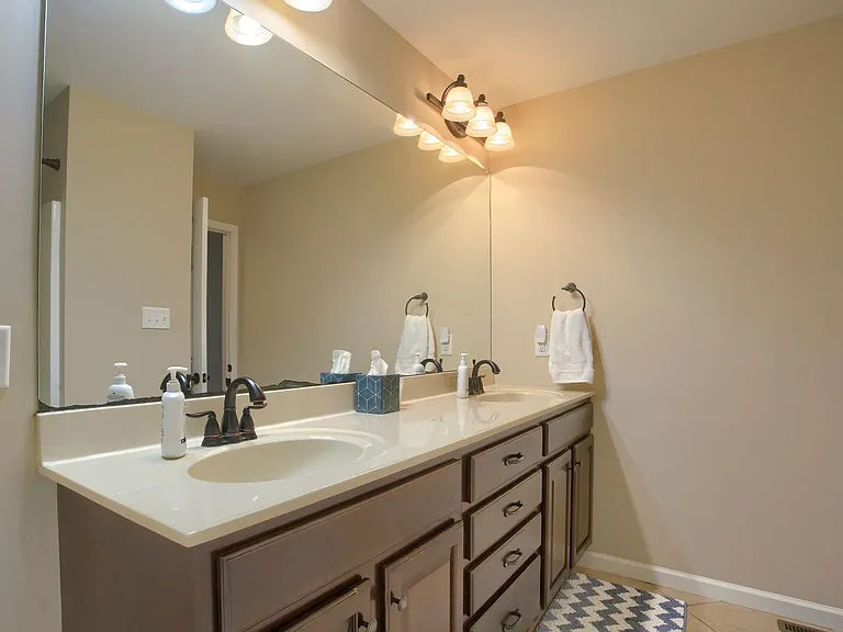 690 Stoverdale Rd — Photo 24