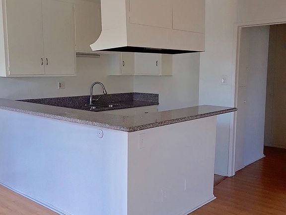4th image of 14134 Burbank Blvd APT 16