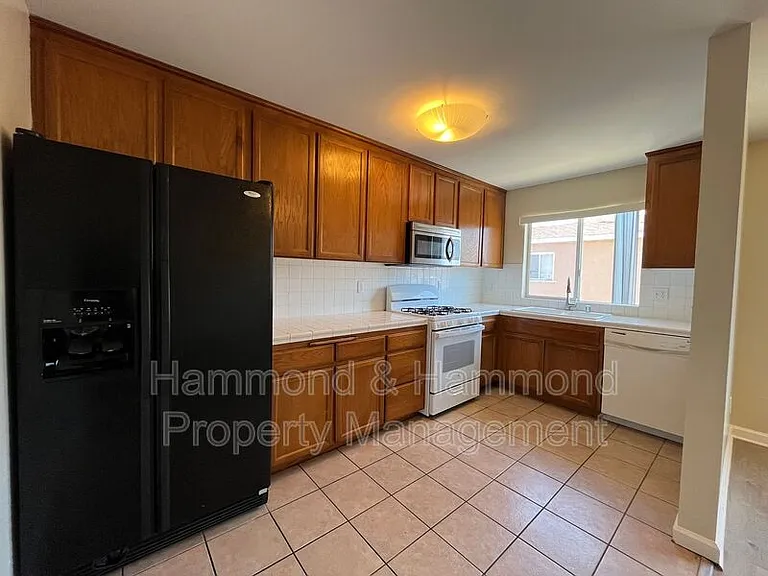 6916 Agnes Ave #4 — Photo 8