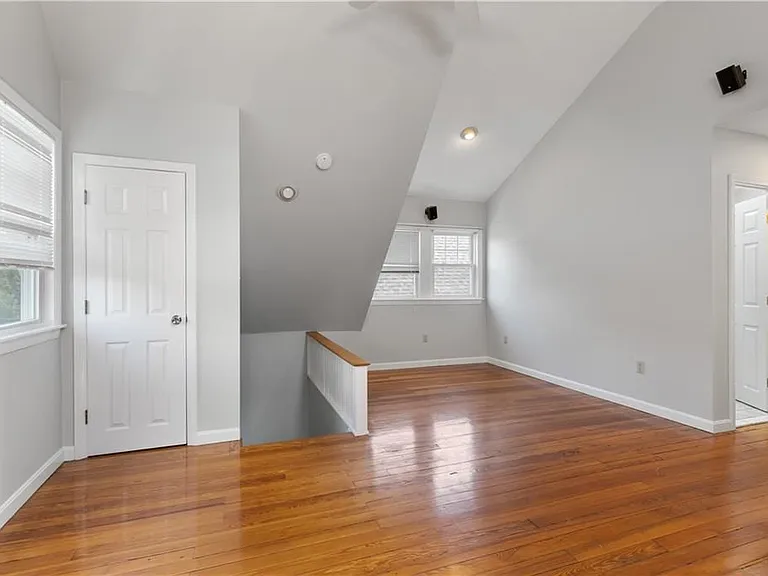 157 Irving Ave — Photo 14