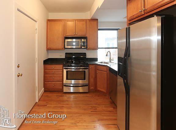 2nd image of 925 W Sunnyside Ave #Three