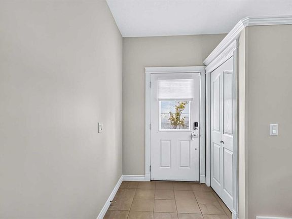 4th image of 229 W Heritage Dr