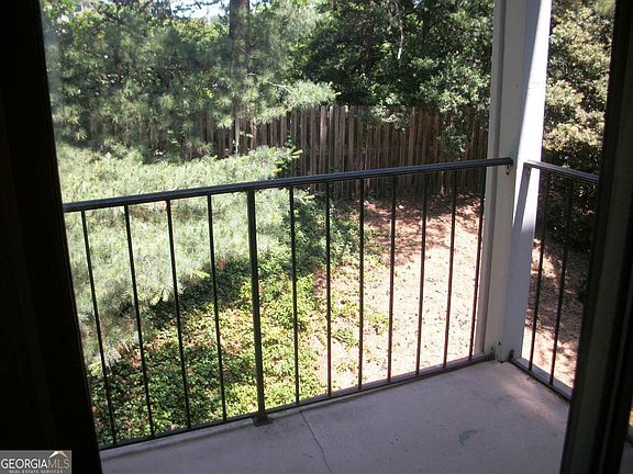 3rd image of 207 Granville Ct