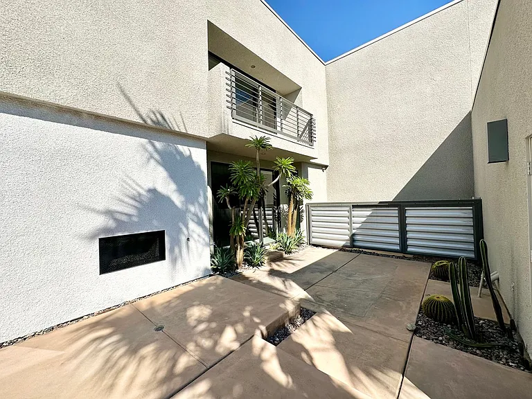 1518 E Baristo Rd — Photo 32