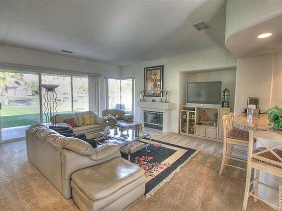 4th image of 80586 N Hermitage