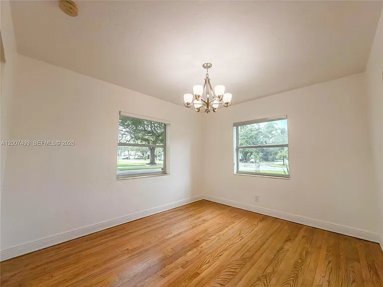 410 Pinecrest Dr — Photo 5