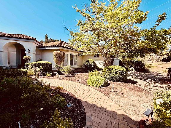 3rd image of 13807 Lake Poway Rd