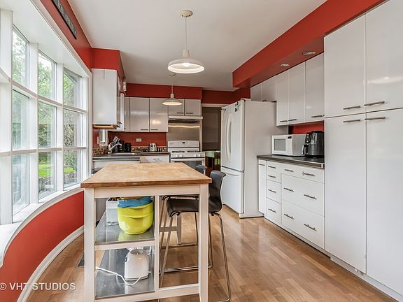 4th image of 1012 Plum Hollow Ct
