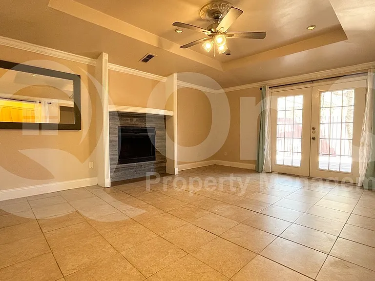 5400 Village Green Dr — Photo 12
