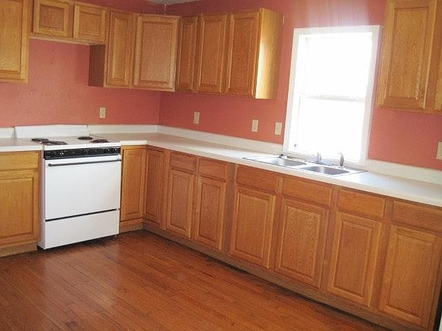2nd image of 308 Fort St