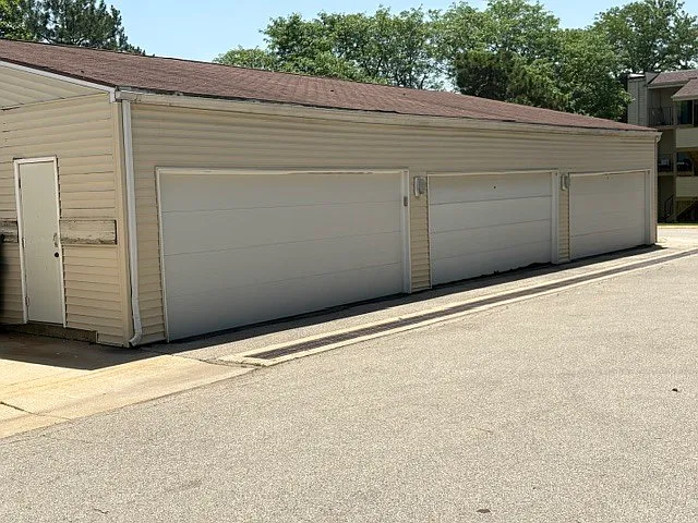 2 bed, 988 sqft, $1,800 — Photo 3