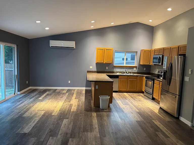 1551 Graham Dr — Photo 6
