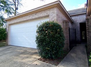 17 Riviera Dr, Hattiesburg, MS 39402