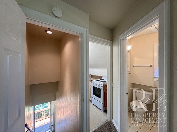 4th image of 1540 N Callow Ave Unit C