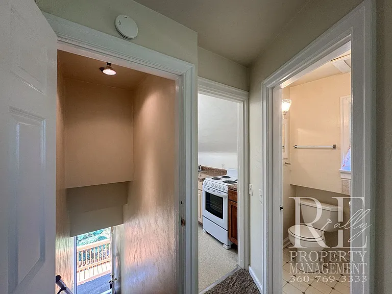 1540 N Callow Ave #C — Photo 4