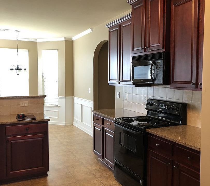 1st image of 2815 Huntcliffe Dr