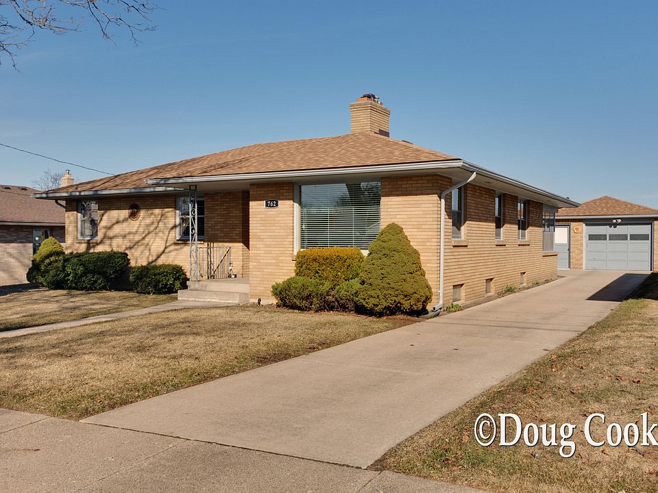 1st image of 762 Tamarack Ave NW