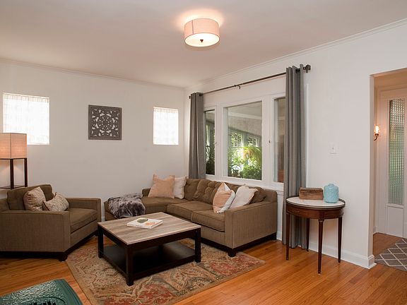 4th image of 532 Clarence Ave