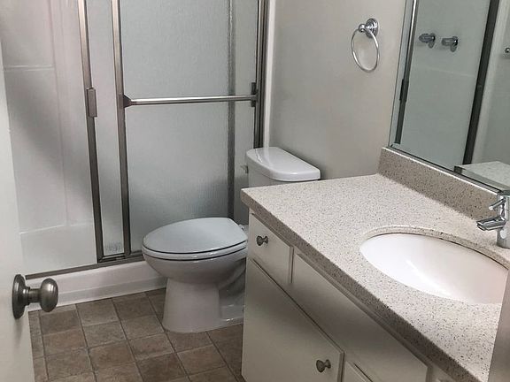 3rd image of 5204 Yarmouth Ave APT 106
