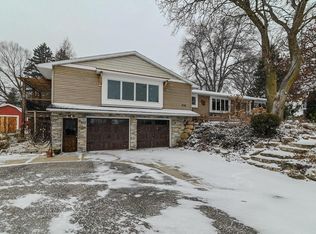 4143 Vilas Hope Rd, Cottage Grove, WI 53527