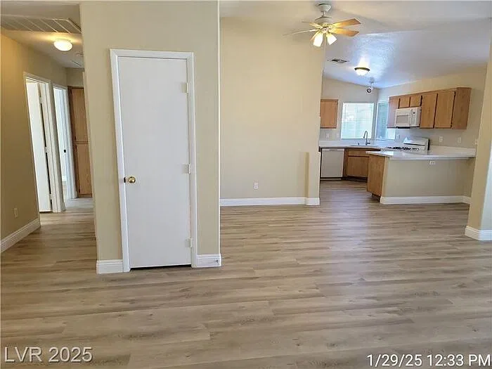 3 bed, 2.0 bath, 1284 sqft, $1,720 — Photo 4