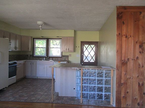 3rd image of 514 W Taylor St