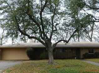 1604 Mustang Dr, Gladewater, TX 75647