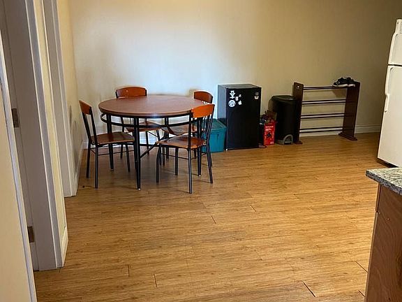 3rd image of 392 Albert St #203