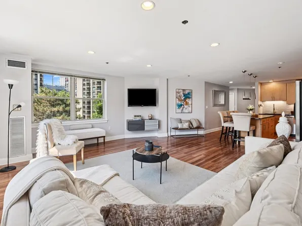 150 Staniford St APT 520, Boston, MA 02114