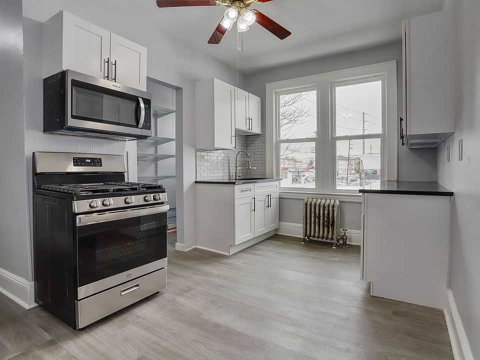 1st image of 718 Lidgerwood Ave #3