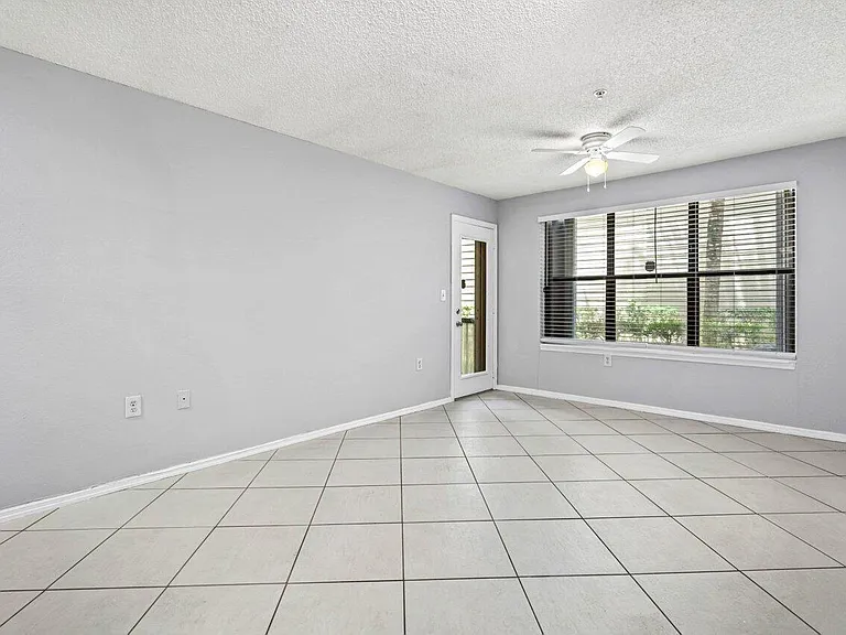 2305 N Congress Ave #18 — Photo 6