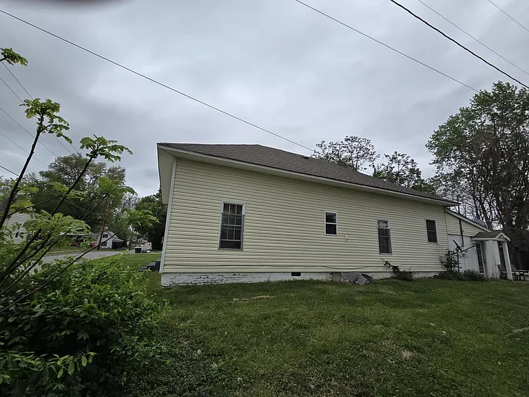 1111 S Mechanic St — Photo 6