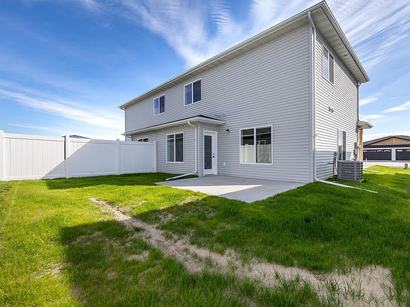 5th image of 2409 Landmark Dr