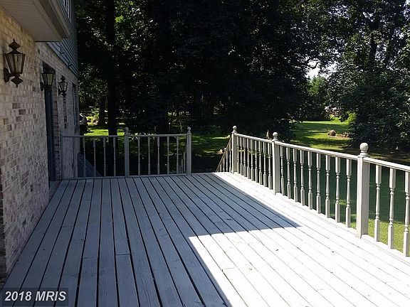 5th image of 18231 Woodside Dr