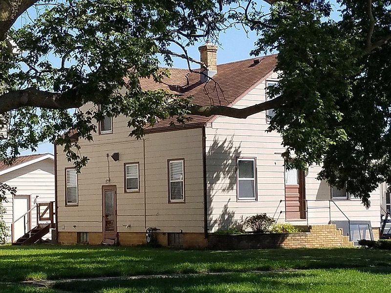 1st image of 810 Douglas Ave