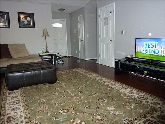 3rd image of 587 Shoal Cir