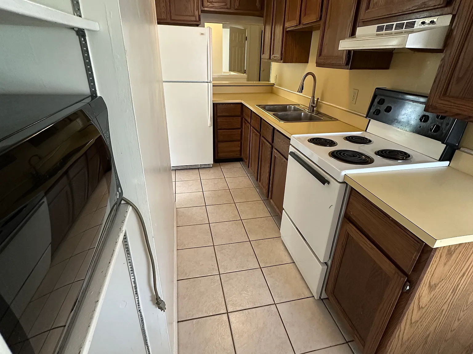 8 W Hollister Street — Photo 2