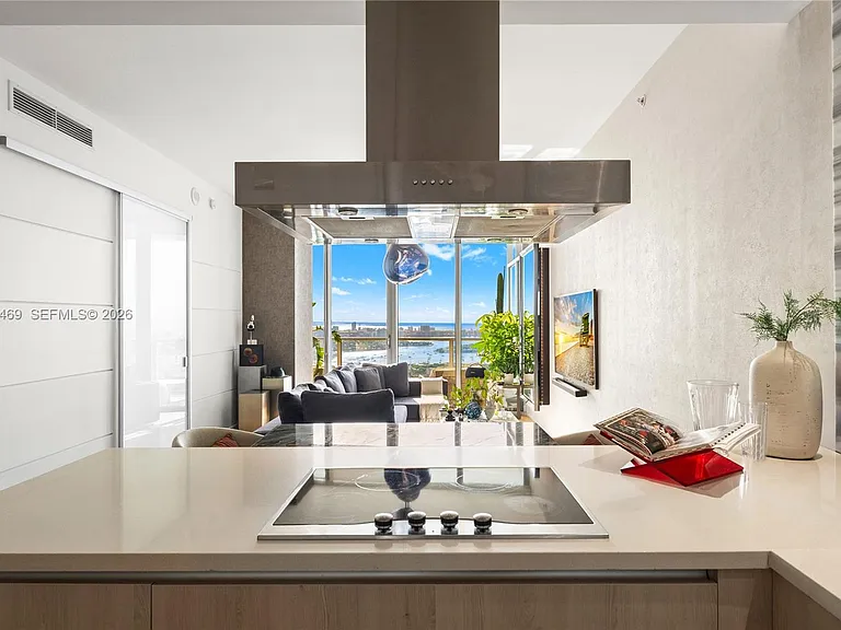 1100 Biscayne Blvd #5004 — Photo 2