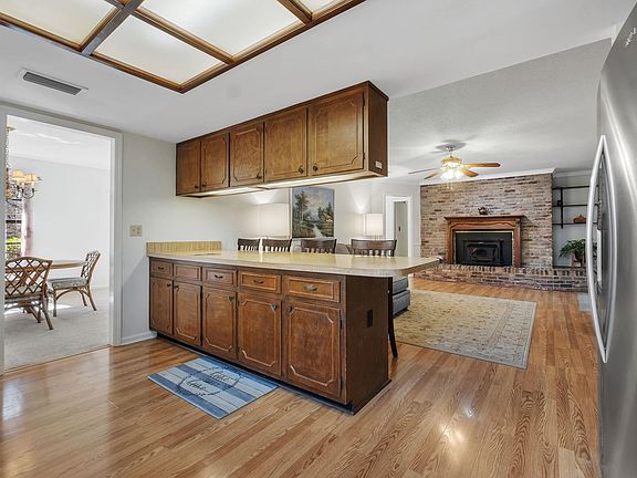 4th image of 2288 Hampshire Way