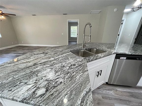5th image of 2165 W Begonia Dr