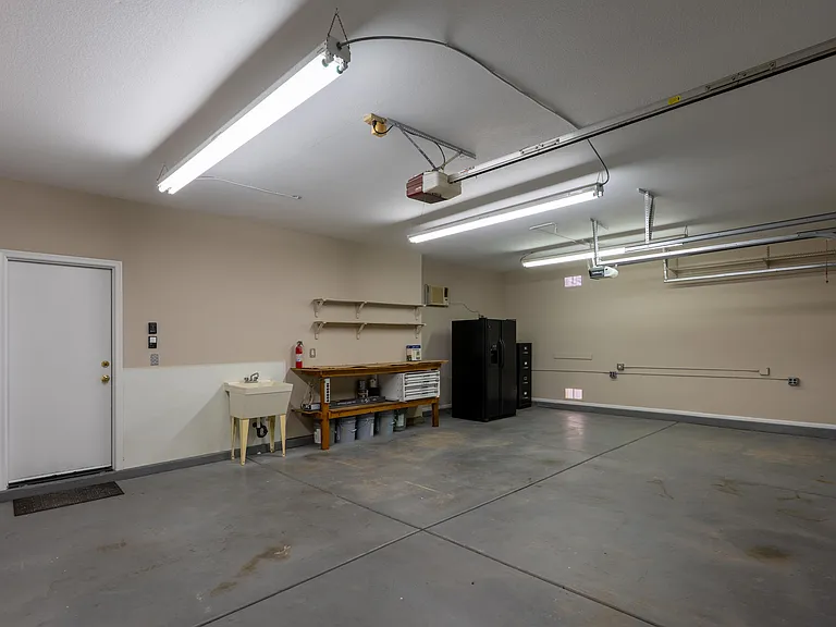 16247 W Monroe St — Photo 18