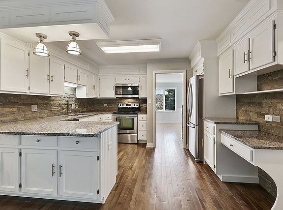 4th image of 4135 Cedarwood Ln