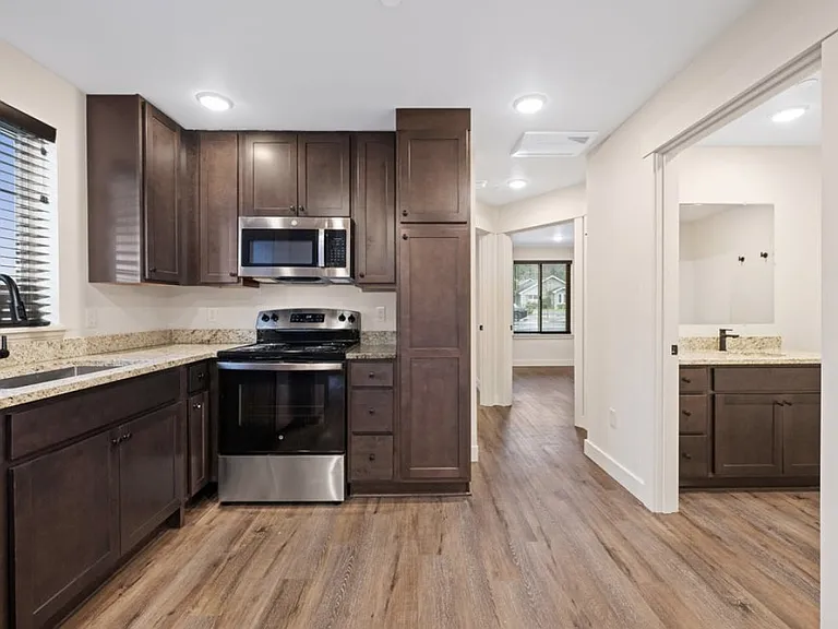 Latitude 46 Apartments — Photo 12