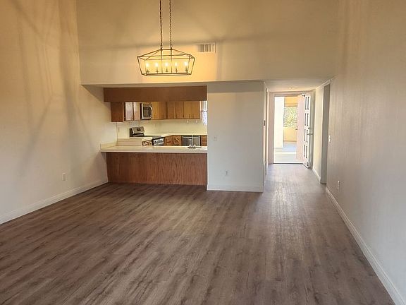 4th image of 6960 Hyde Park Dr Unit 32