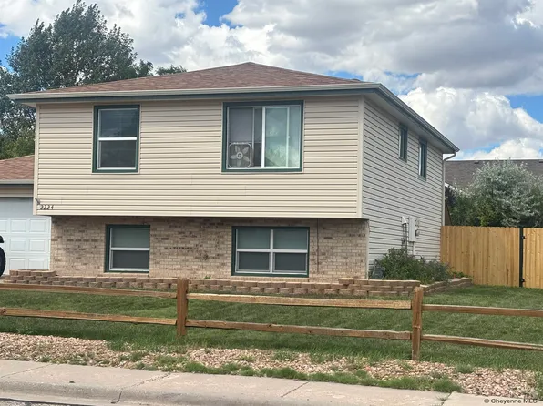 2224 Apache St, Cheyenne, WY 82009